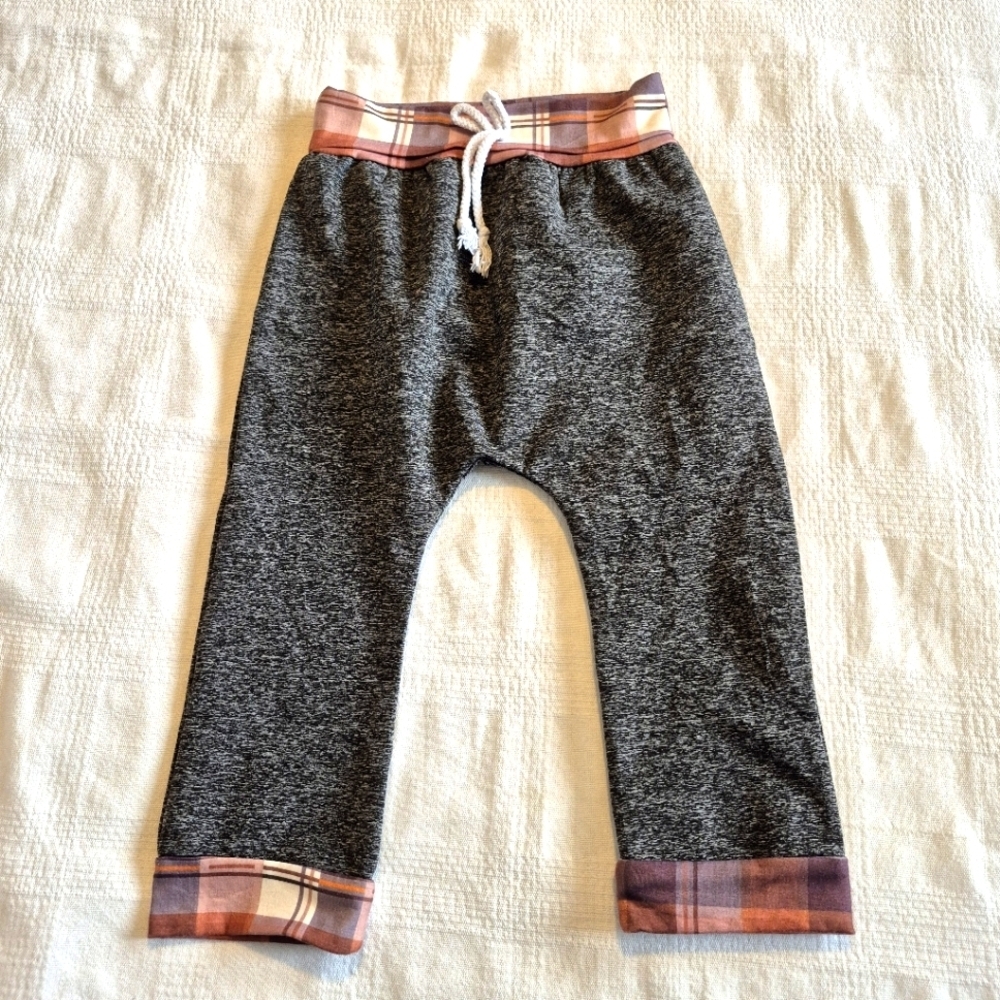 unbranded unisex pants size 110 or 5 soft waisted gray pants soft inside VGUC